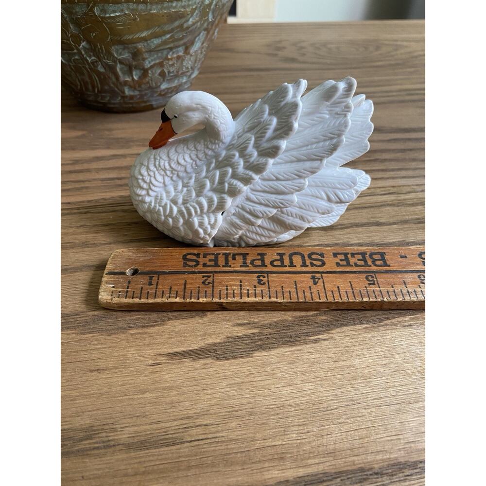 Vintage 1980s Porcelain Swan Royal Heritage White Swan Cottagecore Decor - Picture 4 of 5